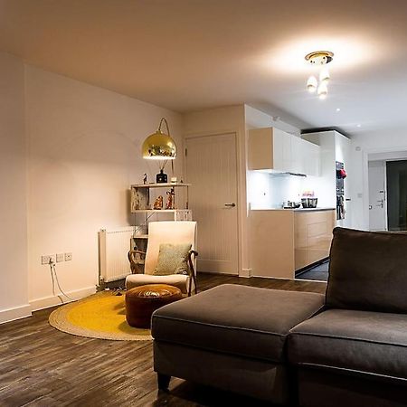 Exquisite Cozy House, Close To Train Station And Amenities Harold Wood Exterior photo