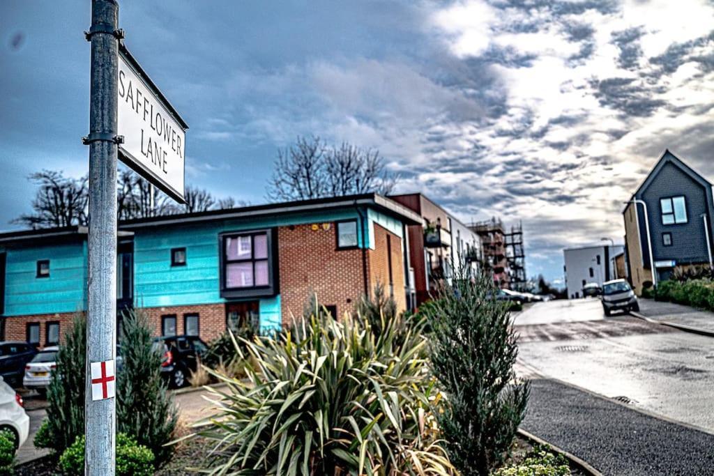 Exquisite Cozy House, Close To Train Station And Amenities Harold Wood Exterior photo