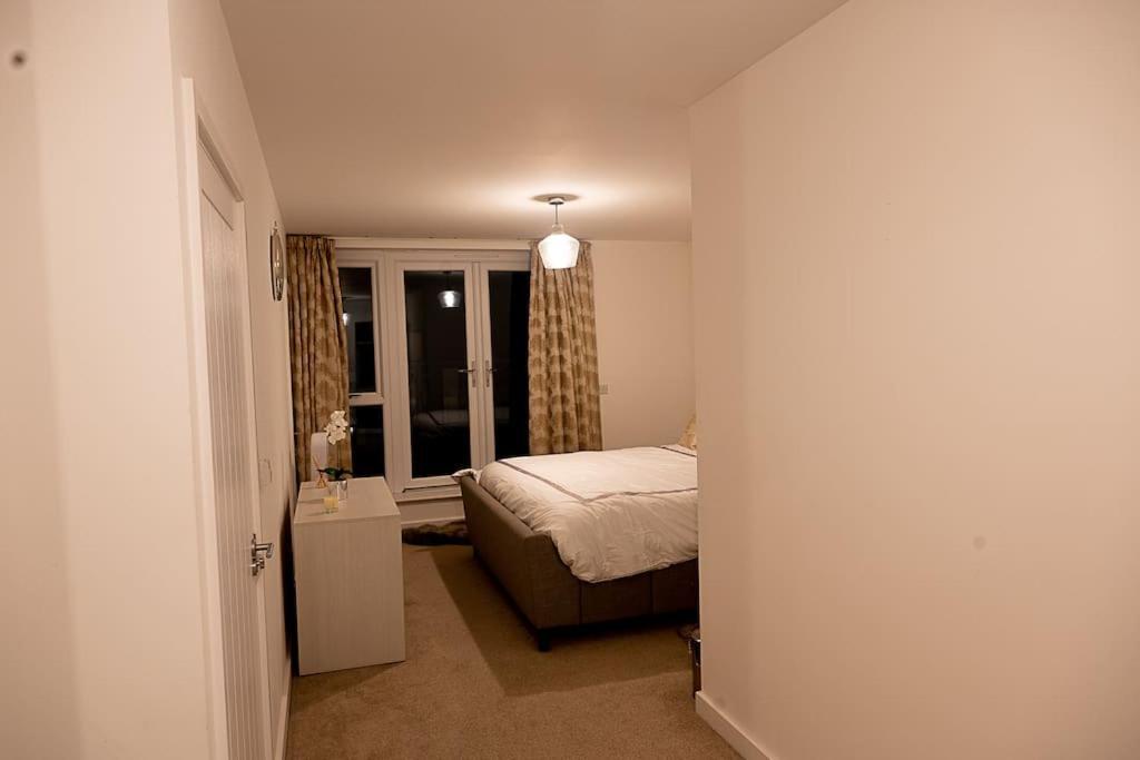 Exquisite Cozy House, Close To Train Station And Amenities Harold Wood Exterior photo