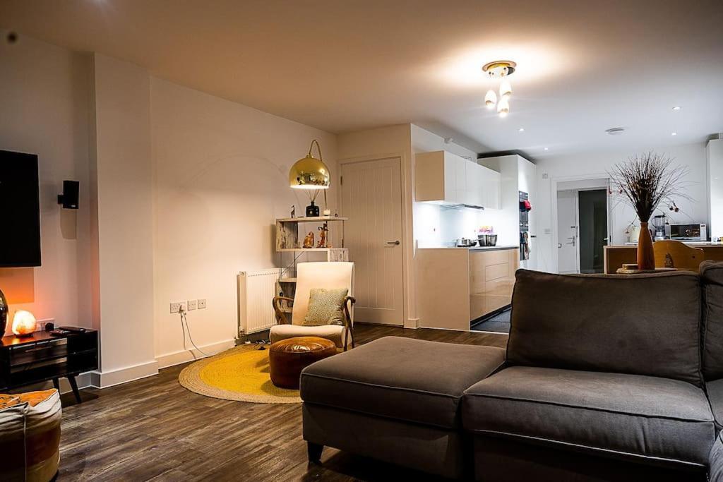 Exquisite Cozy House, Close To Train Station And Amenities Harold Wood Exterior photo