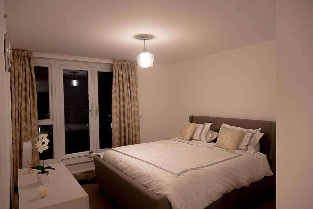Exquisite Cozy House, Close To Train Station And Amenities Harold Wood Exterior photo